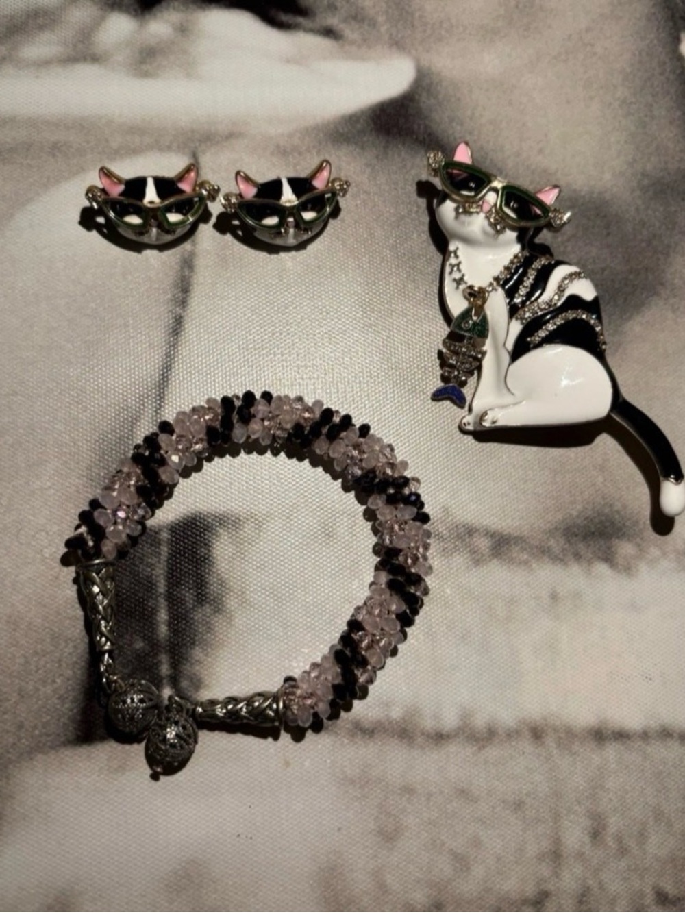 K9 Cat Brooch and Cat Stud Earrings Set and Pink and Black beaded bracelet